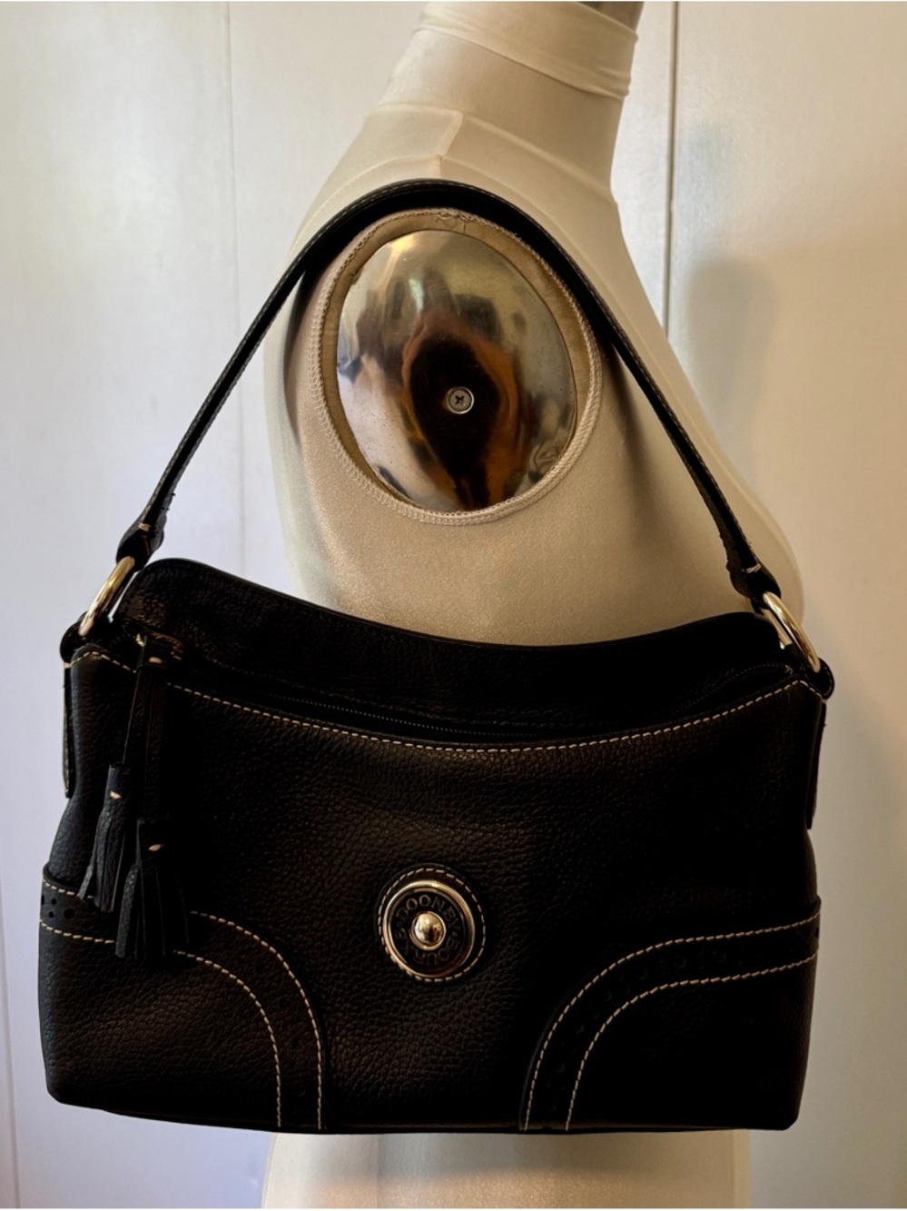 Dooney & Bourke vintage Black Pebbled Leather Shoulder Bag with Tassel - Picture 2 of 10